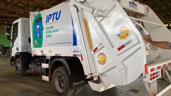 Novo caminhão compactador zero km chega à cidade para reforçar a frota da coleta de lixo em Buritis