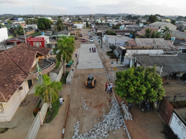 Prefeitura inicia obras de pavimentação com blocos de concreto sextavados