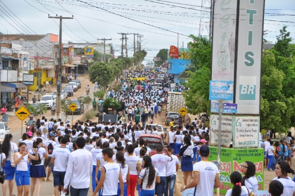 Prefeitura Participa de Grande Caminhada em Apoio ao Combate a Dengue