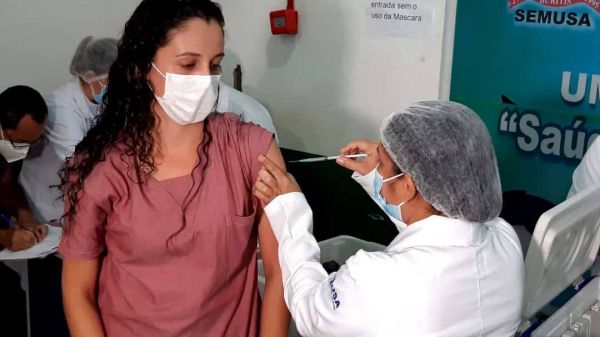 Município de Buritis aplica 1ª dose da vacina e inicia imunização contra Covid-19