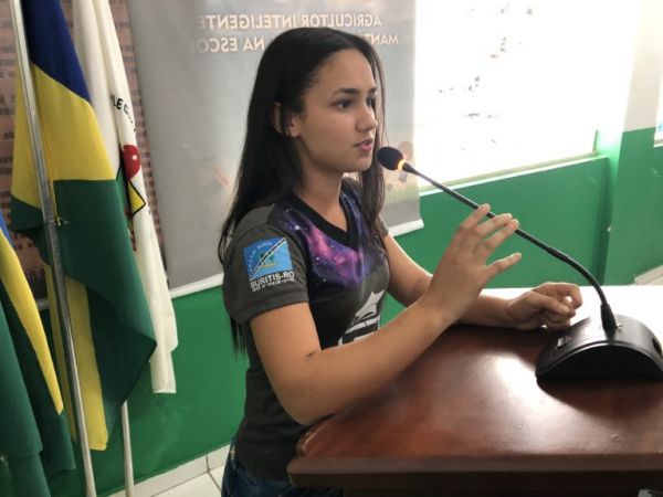 Orgulho para Buritis:  Jovem Senadora Naiara Oliveira fala da importância do Jovem na política