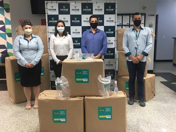 Secretaria de Saúde de Buritis recebe doação de protetores faciais do Sicoob Amazônia