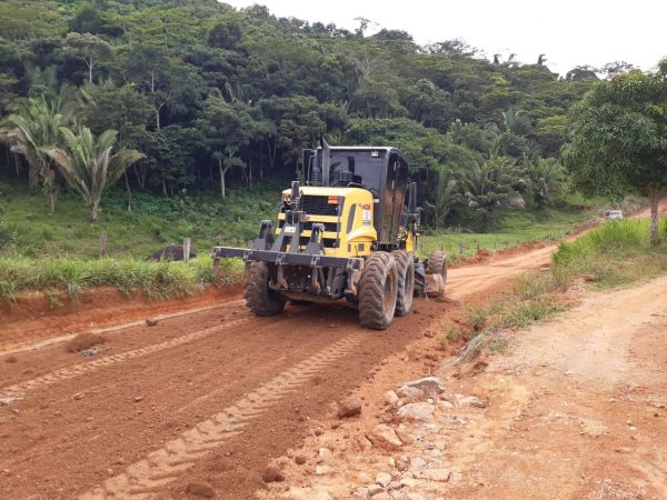 Prefeitura de Buritis segue recuperando estradas da zona rural