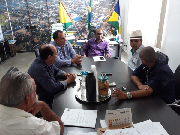 Prefeitura de Buritis e concessionária de abastecimento de água discutem ações para avançar ainda mais o saneamento no município.