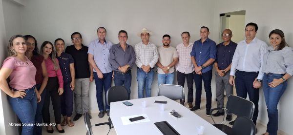 PREFEITO RONI IRMÃOZINHO DA BOAS VINDAS A EQUIPE DE TRANSIÇÃO DO PREFEITO ELEITO VALTAIR FRITZ