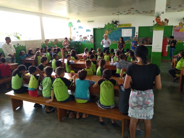 Prefeito Roni Irmãozinho visita Escolas Municipais.