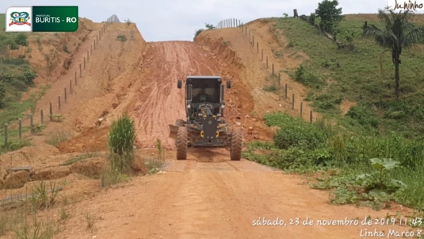Ação contínua nas estradas rurais e recuperação de pontos críticos em Buritis